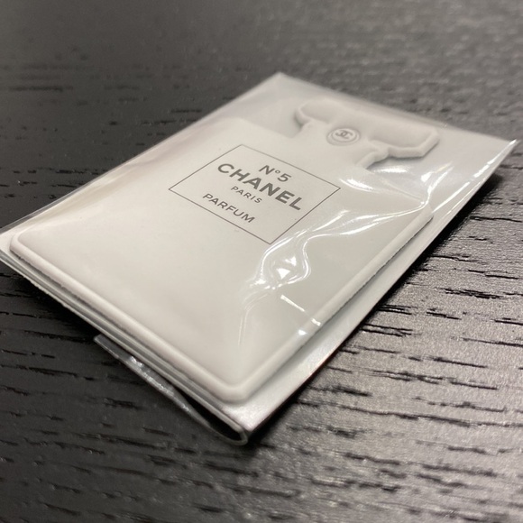 Chanel 3D Cushion N5 Bottle Sticker - Picture 3 of 5